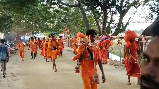 विश्व प्रसिद्ध श्रावणी मेला के तीसरे दिन कांवरियों की उमड़ी भीड़ दुकान निबंधन के नाम पर अधिक राशि ले रहे अधिकारी