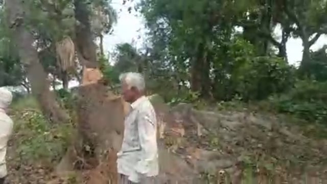 वजीरगंज के अंतर्गत ग्राम पंचायत डुमरिया डी में शुरू हुआ जल संरक्षण हेतु तालाब का खुदाई कार्य ग्रामीणों में खुशी