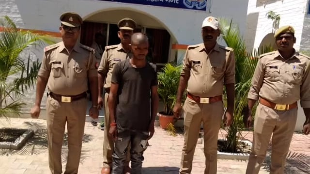 बलात्कार से संबंधित एक अभियुक्त को त्रिलोकपुर पुलिस ने भरौली कैथवलिया से किया गिरफ्तार भेजा जेल ।