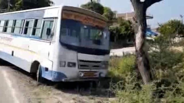 लालगंज थाना क्षेत्र के एनएच 232 पर तेज रफ्तार रोडवेज बस ने साइकिल सवार छात्रा को मारी टक्कर गंभीर रूप से घायल