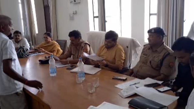 लालगंज तहसील परिसर में संपूर्ण समाधान दिवस के आयोजन में 53 शिकायतें आई जिनमें से 7 शिकायतों का निस्तारण किया गया।