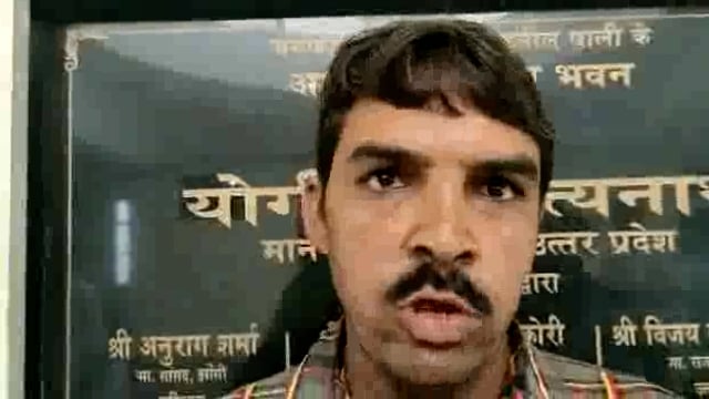 कपड़ों पर प्रेस करने वाले ने थाना पाली के दो सिपाहियों पर उधारी के पैसे नहीं देने का लगाया आरोप और फ्री में उनके कपड़ों 