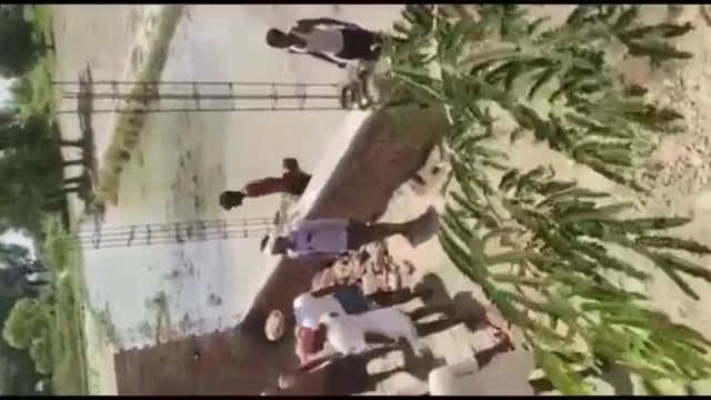 खुद आग लगाकर हाई वोल्टेज ड्रामा कर रहा युवक