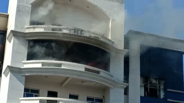 हाईकोर्ट की बिल्डिंग लगी आग मचा अफरा-तफरी