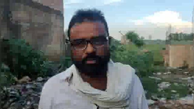 बस्ती बरगदवा में दबंगों द्वारा पीड़ित को उसके पट्टे कि जमीन पर नहीं बनाने दिया जा रहा घर पीड़ित लगा रहा इंसाफ कि गुहार