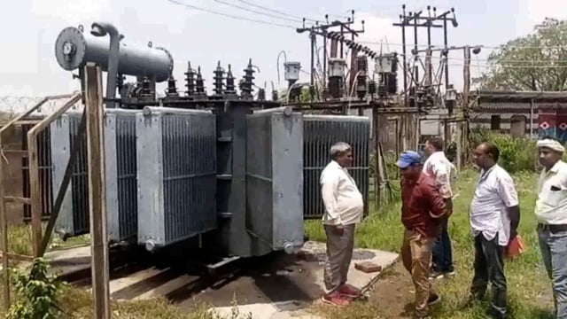 विद्युत सबस्टेशन तहसील माट के पावर ट्रांसफार्मर के शार्ट होने पर 25 गांव अंधेरे में डूबे
