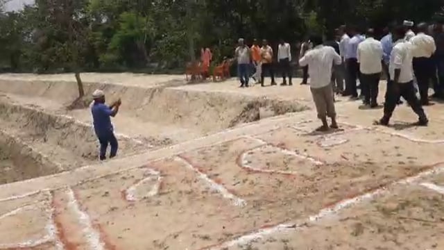 नवाबगंज क्षेत्र के कई गांव में अमृत सरोवर का वीडियो गोंडा ने किया निरीक्षण