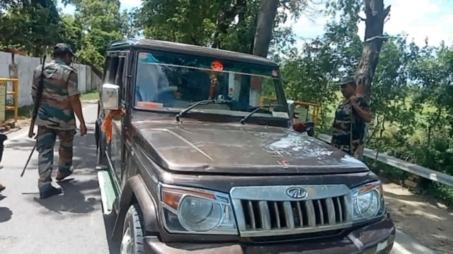 थाना के समीप वाहन चेकिंग अभियान चलाया गया 


