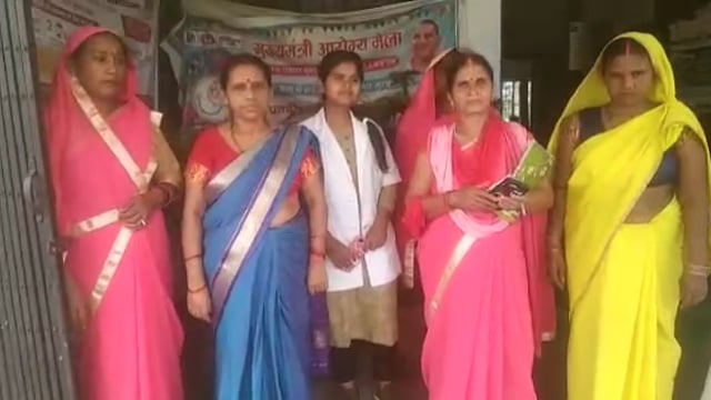 वजीरगंज के डुमरियाडीह प्राथमिक स्वास्थ्य केंद्र पर मुख्यमंत्री जनआरोग्य मेले का आयोजन कर ग्रामीणों का स्वास्थ्य परीक्षण