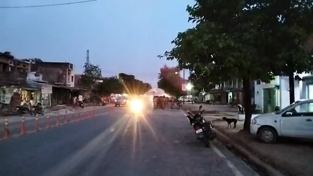 वजीरगंज थाना अध्यक्ष के नेतृत्व में पुलिस ने पैदल गस्त कर कानून व्यवस्था मजबूत करने का दिया संदेश 