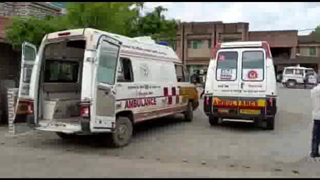 तेजरफ्तार कार की टक्कर से बाइक सवार गम्भीर रूप से घायल