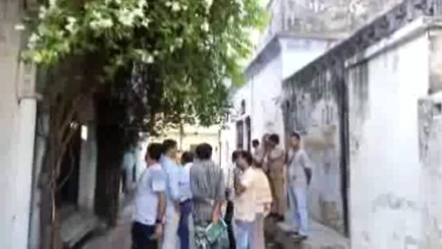 कोंच,विद्युत चेकिंग के नाम पर विद्युत कर्मचारियों पर लगा घर में घुसने का आरोप इलाकाई लोगों के साथ हुई छीना झपटी