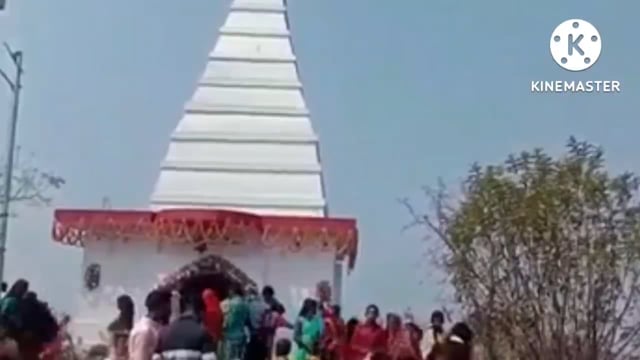 श्रावण माह की पहली सोमवारी पर फुल्लीडुमर प्रखंड के विभिन्न शिवालयों में पूजा अर्चना हेतु उमड़ी श्रद्धालुओं की भीड़