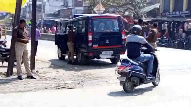 महोली पुलिस ने बस स्टॉप के समीप से दो व्यक्तियों को किया गिरफ्तार, 7 बच्चों को किया बरामद...