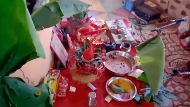 जनपद बहराइच के तहसील महसी में गढ़वा गांव में किसान इंद्र देव भगवान को मनाने में लगे हैं