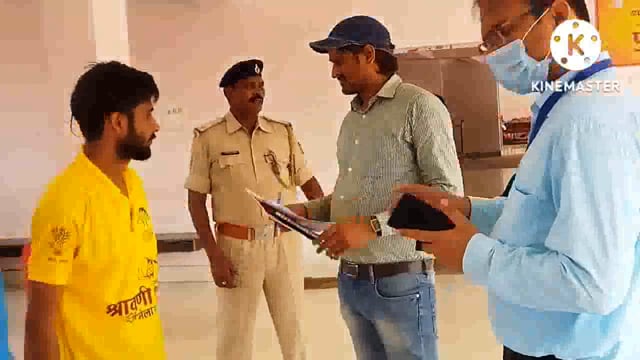 अपर समाहर्ता बांका द्वारा श्रावणी मेला में बनाए गए जिला नियंत्रण कक्ष कटोरिया का किया गया निरीक्षण दिए कई निर्देश