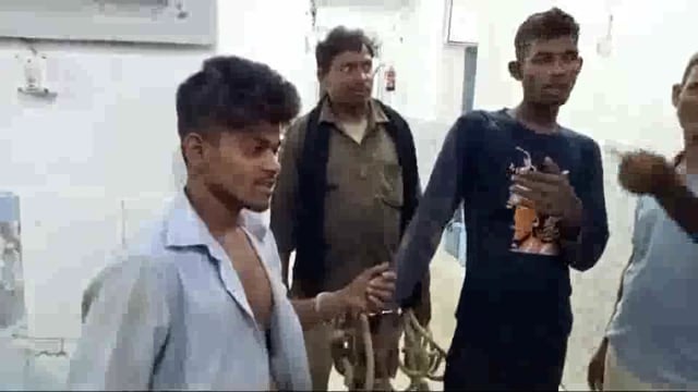 अमरपुर पुलिस ने शराब के नशे में धुत दो युवक को महादेवपुर गांव के पास से किया गिरफ्तार