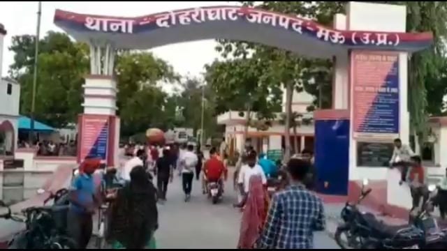 Mau नदी में मिले भगवान शिव , 53 किलो के चांदी के शिव लिंग मिलने से देखने वालों की लगी भीड़ #शिवलिंग #केवट #दोहरीघाट