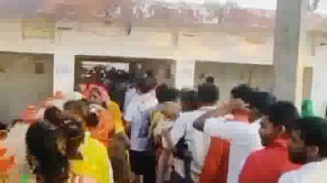 रामपुर स्थित बाबा भोलेश्वरनाथ मन्दिर में सावन के पहले सोमवार पर उमड़ाआस्था का जनसैलाब