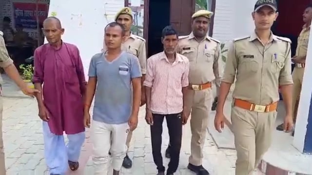 जरवल पुलिस ने न्यायालय द्वारा जारी वारंटी के क्रम में तीन अभियुक्तों को किया गिरफ्तार