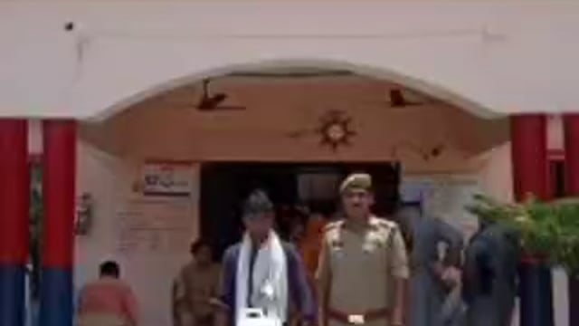 वजीरगंज पुलिस ने एक व्यक्ति को दस लीटर अवैध दारु के साथ गिरफ्तार कर न्यायालय किया रवाना 