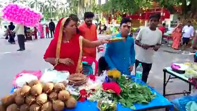 सावन के पहले सोमवार को मंदिरों में लगा श्रद्धालुओं का ताता