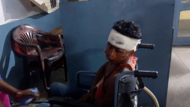 लखनीपुर मोड़ के पास एक साँड़ ने साइकिल सवार को पटका
गंभीर रूप से घायल CHC में भर्ती ।