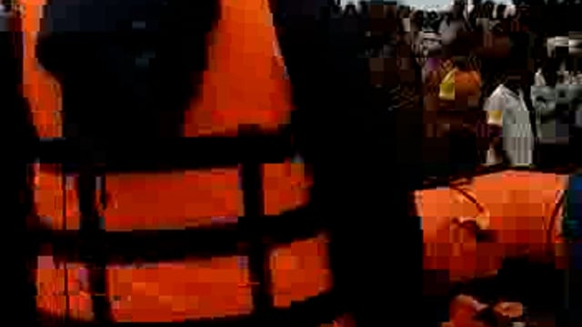 पुरात अडकलेल्या शेतकऱ्यांना सुखरुप बाहेर काढले