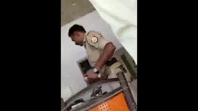 घूस लेते त्रिलोकपुर चौकी इंचार्ज का वीडियो वायरल बाराबंकी एसपी ने लाइन हाजिर कर दिए जांच के आदेश