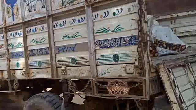 पंजवारा थाने से तीन कांडो के देशी विदेशी शराब विनाष्टीकरण के लिए मुख्यालय भेजा गया