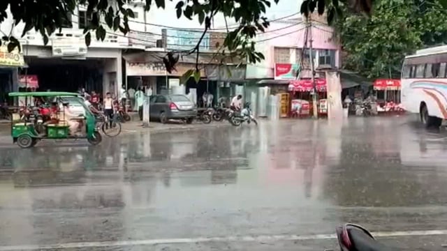 सम्भल: झमाझम बरसात से मौसम हुआ सुहाना, आमजनमानस को भीषण गर्मी से मिली राहत 