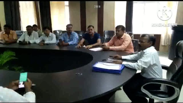 नवागत खंड विकास अधिकारी जितेंद्र कुमार ने ब्लॉक बेनी प्रसाद वर्मा सभागार में ग्राम प्रधानों के साथ की बैठक 