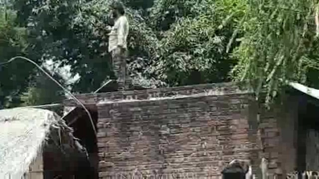 बीते 4 दिन पहले पत्नी और बड़े भाई की हत्या के बाद खुद को गोली मारने वाले युवक की इलाज के दौरान अस्पताल में हुई मौत