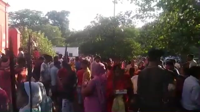 वजीरगंज सावन मास के सातवें दिन सिद्ध पीठ बालेश्वर नाथ मंदिर पर हजारों की संख्या में श्रद्धालुओं ने किया जलाभिषेक