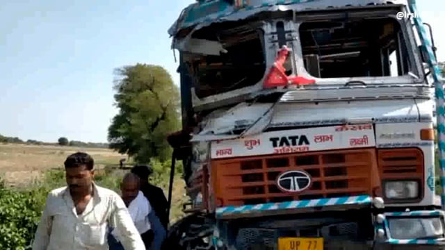 हमीरपुर : नेशनल हाईवे 34 में तीन ट्रकों की हुई भिड़ंत कोई हताहत नहीं