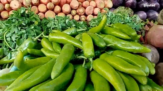 हमीरपुर : नदियों के बढ़ते जलस्तर के कारण हरी सब्जियों के दाम आसमान पर