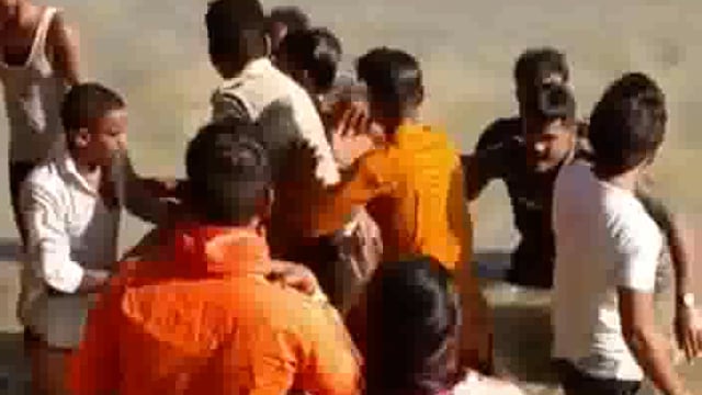 सिद्धार्थनगर जिले के दो पुलिस कर्मियों ने पेश की मानवता की मिशाल 