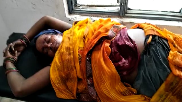 सिद्धार्थनगर जिले के बडगो गांव में पति-पत्नी के मामुली विवाद में कलयुगी पती ने पत्नी को चाकु से किया घायल 