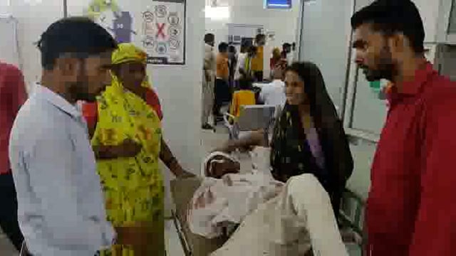 अज्ञात वाहन की टक्कर से बाइक सवार युवक गम्भीर रूप से घायल