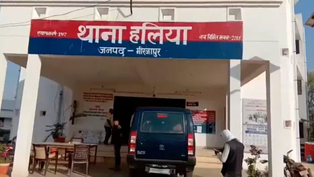 दबंगों ने घर में अकेली महिला को पाकर छेड़खानी का किया प्रयास