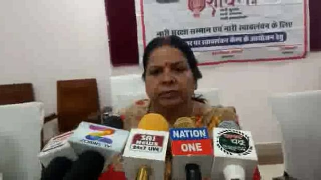 सर्किट हाउस में राज्य महिला आयोग की सदस्य अनीता सिंह ने सुनीं समस्याएं, पुलिस को लगाई फटकार