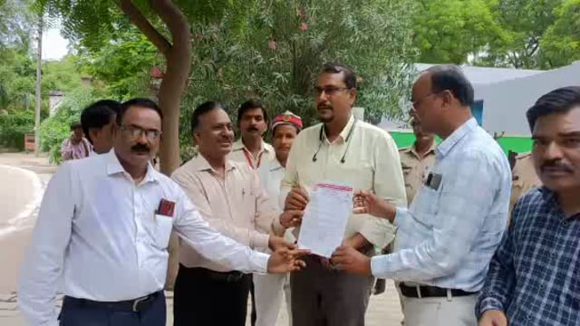 चुनार मिर्ज़ापुर: यूपी जर्नलिस्ट्स एसोसिएशन तहसील इकाई ने उपजिलाधिकारी को सौंपा ज्ञापन
