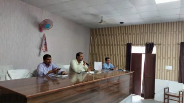 चुनार मिर्ज़ापुर: मतदाता पहचान पत्र को आधार से जोड़ने हेतु दिया गया  प्रशिक्षण