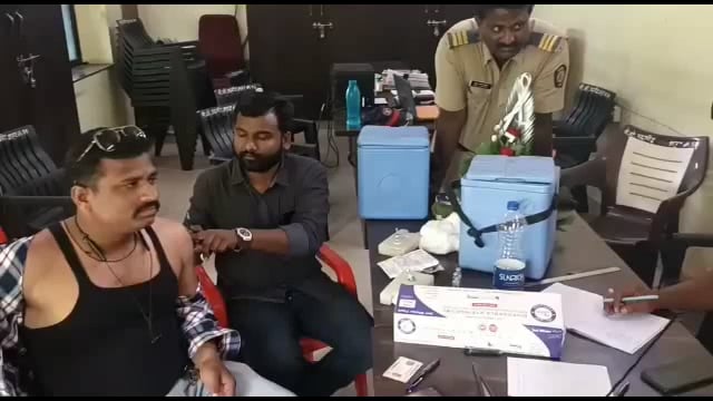 शहर पोलीस स्टेशन येथे सर्व पोलिस अधिकारी व पोलीस कर्मचाऱ्यांनी घेतली कोविड 19 ची बुस्टर डोस