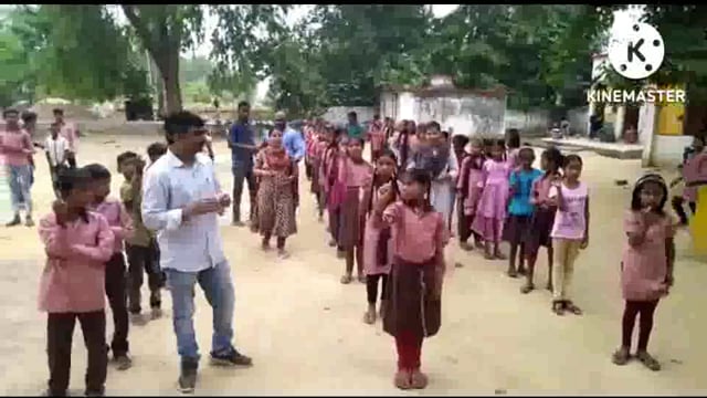 पूर्व माध्यमिक विद्यालय खजुरिहा के प्रधानाध्यापक आशुतोष वर्मा ने बच्चों को स्वस्थ रखने के लिए एल्बेंडाजाल दवाई खिलाई 