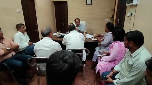 संचारी रोग को लेकर एस डी एम मांट ने की समीक्षा बैठक