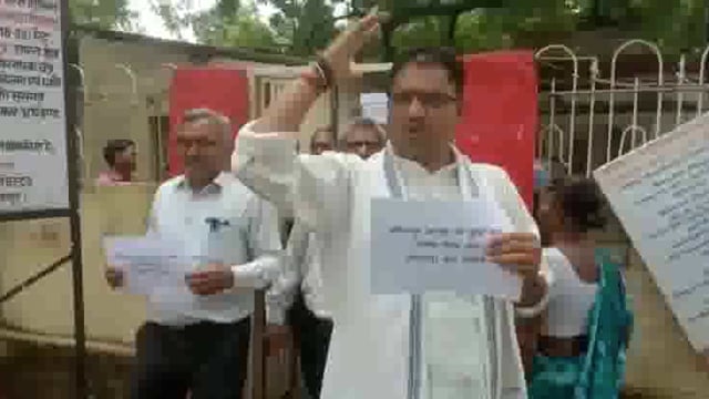 जिले को सूखाग्रस्त घोषित कराने की उठी मांग मिर्जापुर सेवा समिति ने डीएम के माध्यम से मुख्यमंत्री को सौंपा ज्ञापन