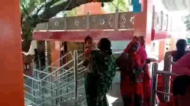 चुनार मिर्ज़ापुर: नरायनपुर बीडीओ ने मंदिर परिसर का किया निरीक्षण