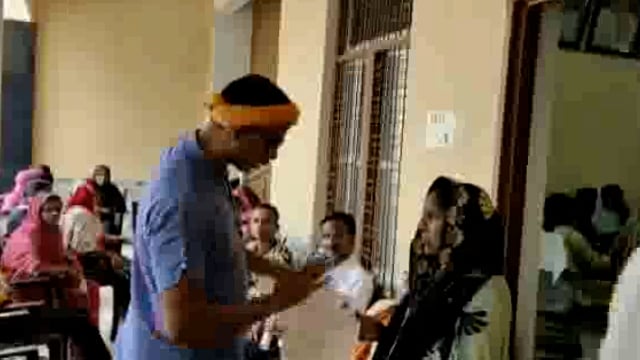 चुनार मिर्ज़ापुर: चौबीस आसरा आवास लाभार्थियों को आवास का  आवंटन किया गया