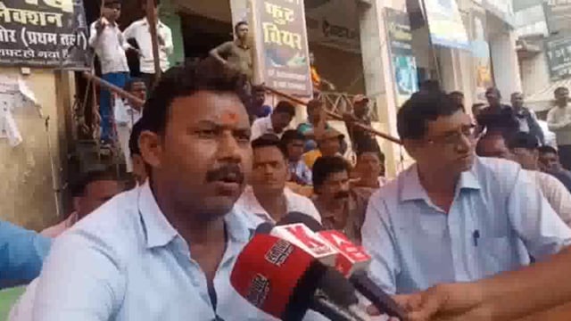 नगर पालिका कर्मचारी हड़ताल पर